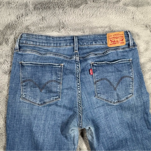 Levi's Blue Ankle Cropped Jeans with Distressed Detail - Picture 2 of 14